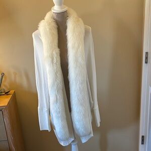 Jennifer Lopez Large Elegant White Faux Fur Trimmed Women's sweater